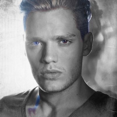 I'm a Shadowhunter. Orphaned at 10, I was raised by the Lightwood family alongside their eldest children Alec and Isabelle. (GAY 18+ MV OMEGA/SUB/Rp)