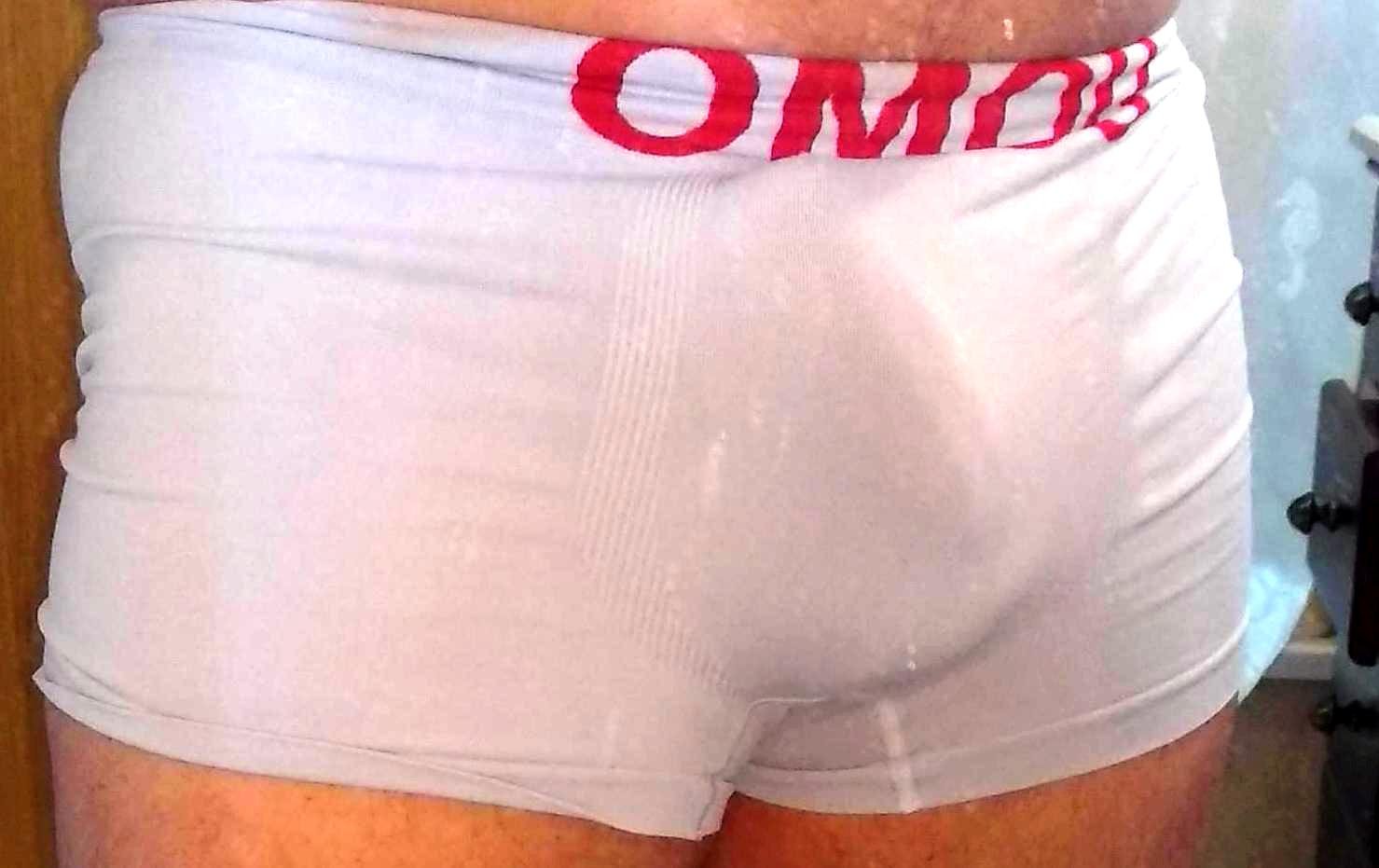 Soy de Valencia, 45 años, bisex, me gustaria encontrar a una mujer con la que tener una RELACION ESTABLE, y ser su CORNUDO, soy sumiso y humillable.