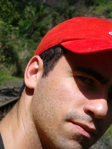 27 anos, aventureiro.