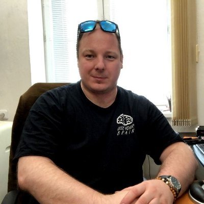 Nadšenec do vzdělávání, moderních technologií, online bezpečnosti a AI. Šéf @ebezpeci a profesor na @fakultaV @UPOlomouc.