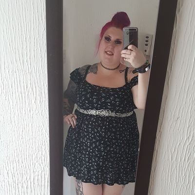 natali3louise's profile picture. 🖤💜