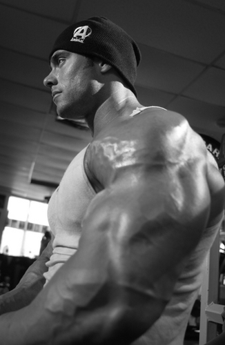 • IFBB PRO.
• SPONSORED BY UNIVERSAL NUTRITION(ANIMAL)