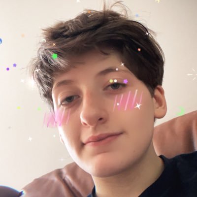 Chloe36042224's profile picture. Artist. Cosplayer. Weeb.