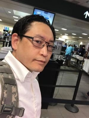 나는 아주 열정적이며 육체적 인 사람으로, 친구, 낙관적 인, 낙관적 인, 희망있는, 현명한 똑똑한 사람을 원합니다. 나는 좋은, 정직한 마음과 거짓말을 좋아하지 않습니다.