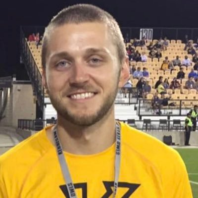 CoachKB_33's profile picture. 