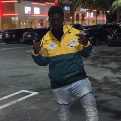 C/o 2k18🎓 | https://t.co/vUnzx0HEYl 👨👦QJ 🤙🏿