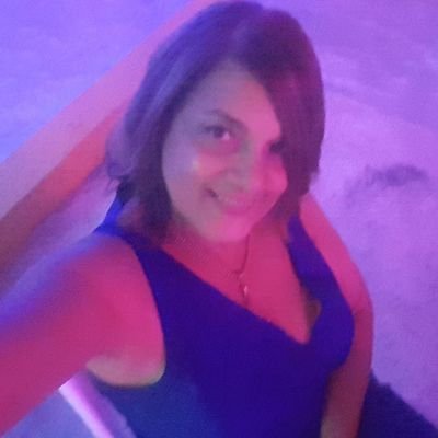 Madre, abuela, Enfermera. Acorde con los tiempos modernos. Temerosa de dios!