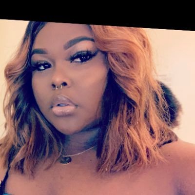 Living my life like it’s Golden 👑✨ You can find me in your nearest operating room 💉 #KakedbyKARIS #ScrubNurse