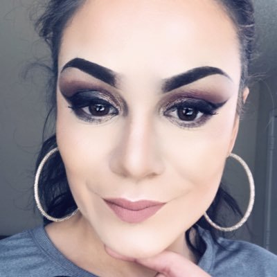 I'm 37, living in Austin, TX. I from Brooklyn, NYC. I'm a Hairstylist, Makeup artist and Presenter for Younique , and a future ASL interpreter!