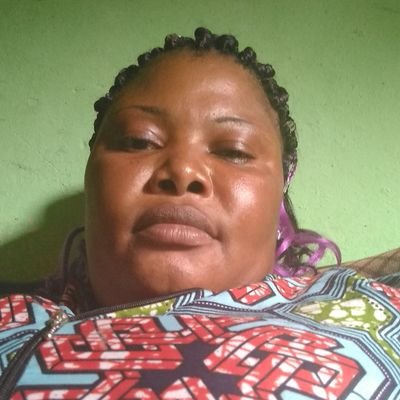 jeune camerounaise opérant dans le secteur de l'agro-alimentaire et prestations de services divers.