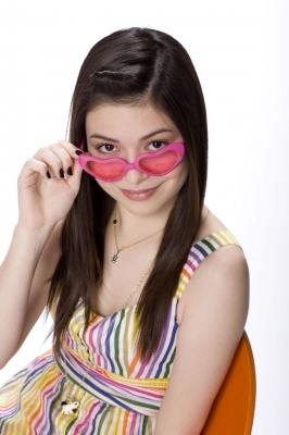 Somos el fan club Oficial de Miranda Cosgrove en Uruguay,si quieres unirte mandanos tus datos a mirandacosuy@hotmail.com.
Gracias :D ♥
Atte:Sofi e Iari ♥