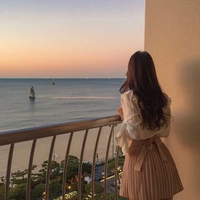 qLpyTc7RmRpiXvN's profile picture. ‏كُن أنيق في كل شي ، حتى في حُب ذاتك وترفع بها عن كل من لايستحقك 🖤🖤

 ‎