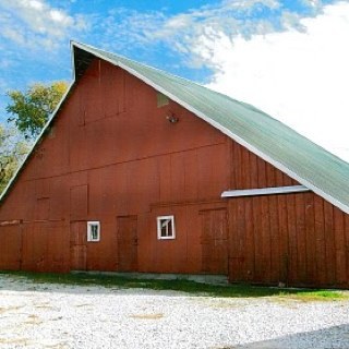 Looking Glass Prairie is a Family Operated Farm featuring Free Range Eggs & a wide selection of Fresh Produce for the St. Louis Metro East.