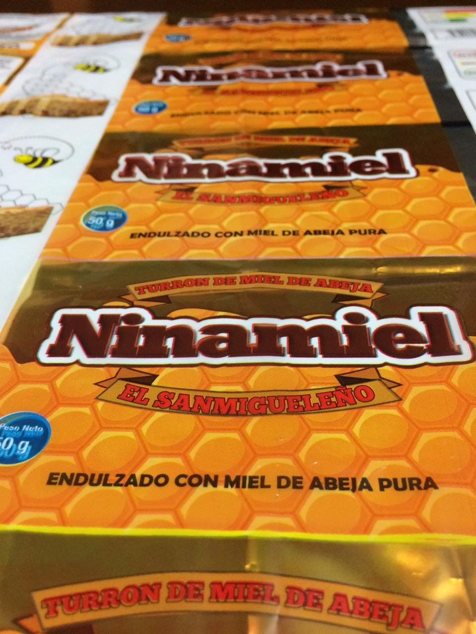 TNinamiel's profile picture. Endulzado con miel de abeja pura.