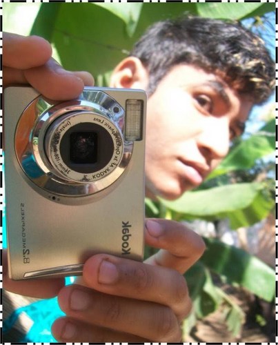 um cara quee adimira até as coisas feias mais quee também éh jente e sente desejos (: amigo de todos e gosto de conquistar mais amigoôz ):
