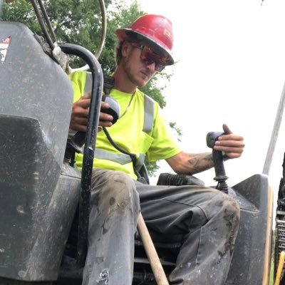 Reesespieces252's profile picture. “when I die, I wanna live on the outskirts of heaven”