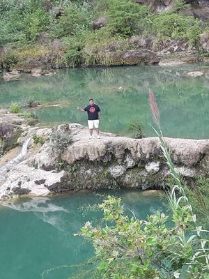 He besado más botellas que personas y sinceramente, una resaca duele menos que un desamor