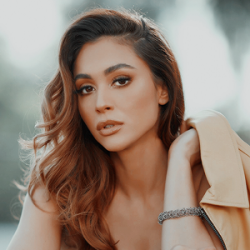 FauxLindseyy's profile picture. 《Fake Life / MV 》 #ParodyAccount