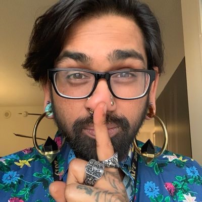 Professional Piercer🕺🏾Streamer💻Child of Many Cultures✌🏾Player of Destiny🌍👇🏾