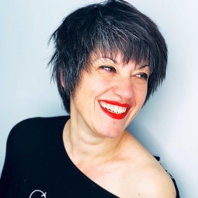 Sex blogger, copy freelance, orgogliosa femminista, ritwitto molto perché c’è gente che dice le cose meglio di me.