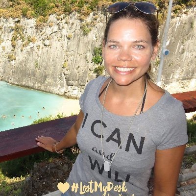 Become a Digital Nomad. Work as a Social Media Manager. As Seen in 2 PDF