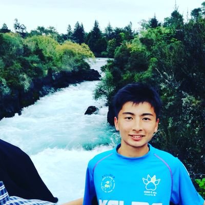 【18歳、香港に３年住む、ニュージーランドに語学留学３年。NZ Astronomical Society Rotorua 
(航空宇宙工学、天文学)