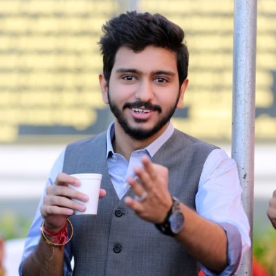 29👨🏻⚕️ Busy saving your life while killing myself amidst the books 😁 IG-fenilthakkar_13 MD PAEDIATRICS 👶🏻💊