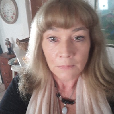 Grossmi13's profile picture. Immobilienmaklerin (IHK)
Autorin & Komponistin