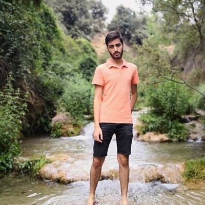 Viure sempre corrent avançant amb la gent🌄 Hedonist🙈 Avant l'Entrada!🎉❤️ Cine🎬 Los idiomas y razas separan a la humanidad: La música la une🎹 Mestre😃🍀