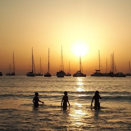 olgagcarrion's profile picture. Em sento moltes coses i a vegades tinc la sensació de fer--ne poques. Sempre corrent, ja una mica gran però encara jove. Sobretot mare de família nombrosa