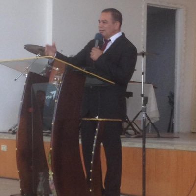 sirvo a Dios desde mi juventud, soy pastor evangelico, amo su obra, amo su creación, amo la familia, vivo para servir.