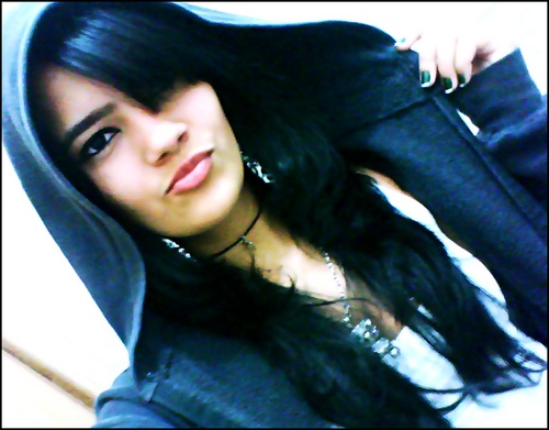 Elα que vive com α cαbeçα nα luα, com músicα no ouvido e corαção  nα bocα :)