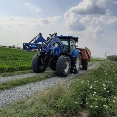 Schüler in bayern, NEW holland fan, Sohn eines großbauern (mit 40ha) Bauern und einer Ernährungsberaterin/Diabetesberaterin