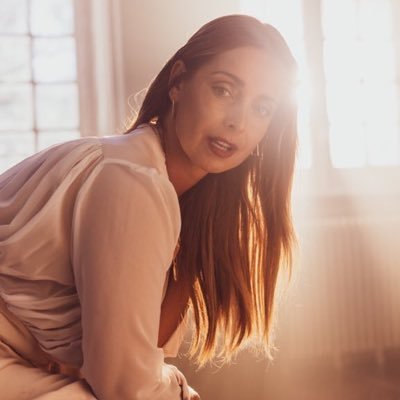 Supporting @LouiseRedknapp, Album #HeavyLove released January 17th 2020, https://t.co/gMBtn1Igr5 #HeavyLove Tour and plays Violet Newstead in @9To5MusicalUK