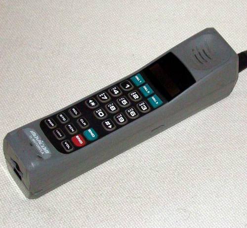 Colecciono celulares antiguos - cell phone collection - y nuevos (que en 6 meses seran viejos) ya + de 200 !!!!!