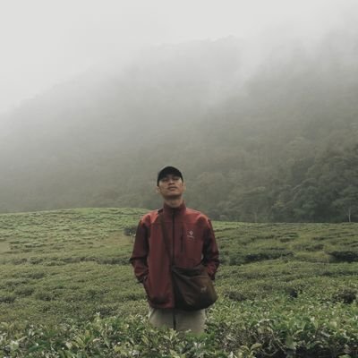 Penyuka puisi, buku, dan kamu ☕
IG : @perkataka dan @yusufhmdhani
Wattpad : @yusufhmdhani