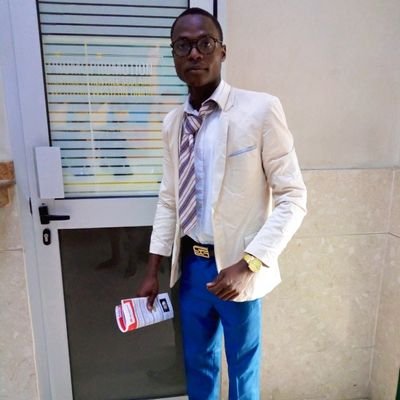 LareDambe2's profile picture. étudiant à UL