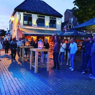 Het gezelligste café restaurant aan het mooiste plein!
van maart t/m oktober 7 dagen per week geopend vanaf 15.00 uur
Elke dag een daghap!
#oudstecafe