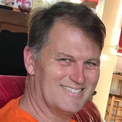Ik ben een Executive Coach. En ik leid u naar meer succes. Ik help CEO's hun bedrijf beter te leiden. Volg mij, DURF, NO MERCY does the job. #ULTIMATEDESIRE