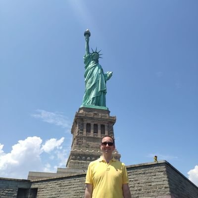 Alcoyano. Diplomado en Turismo. Melómano, devorador de libros y escritor. Mi primera novela Las Voces Errantes ya en amazon.