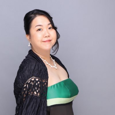 歌手●クラシック、民謡、劇伴とか。合唱指導・ボイトレ・朗読・チラシ等デザインもします。1児の母。「さっちょ」と呼ばれることが多いです。所属▶︎歌譜喜/ビッキンダーズ/outaya/企etc…*日本アコースティック・レコーズより1stアルバム『秋光』発売中!*演奏・レッスン・デザイン等、ご依頼は公式サイトまたはDMにて*