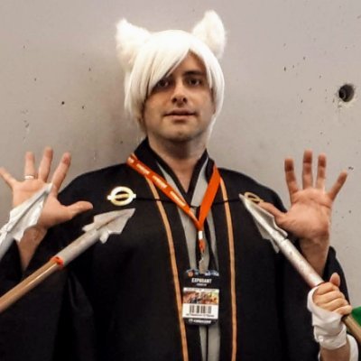 Cosplayer, Gamer, Traveler and multi-tasker in conventions.  Active since 2008. He/him