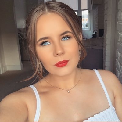 Mum To Be👶🏼 | Blogger⌨️ | Book Reader📚 | Lover of tea & cake☕️🧁 Instagram - https://t.co/lKmkb7JwRF Email: mummeandi@outlook.com