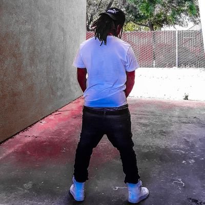 Cali 🌴🌞
Unsigned Artist 🎶🎙️🎵🎧
Everythang ⛽⛽
Mic Tyson 🎤🥊