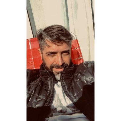 Estudiante de Ing. Industrial, amo a la Argentina y tengo debilidad por la patagonia. Padre de la razon de mi existencia y felicidad absoluta: mi hija Azul.