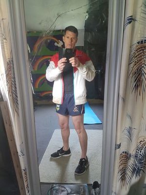 looking for colabs to post
DM me
love nylon gear
footy shorts, trackies
and leather, rubber and bondage hoods gags hot sweaty wild to mild action