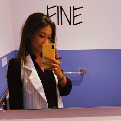 flaviavpesch's profile picture. 