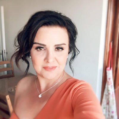 Sevmek; güzel birinde aşkı aramak değil. O kişide bilmediğin bir zamanın beklenmedik bir anında, Kendini bulmaktır...