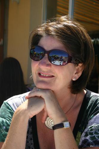 13-11-1960 geb. Krommenie, woont sinds 1991 in Smilde, Drenthe College, docente Engels Zorg & Welzijn, gehuwd, 2 zonen, twitter en facebook.