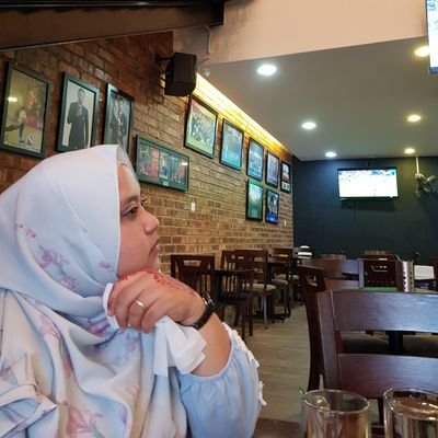 Syadisya's profile picture. Annoyed & Borink